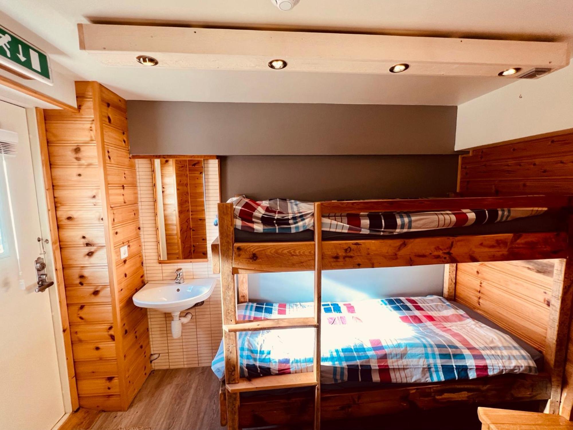 Awesome Fishing, Boating And Nature Experience At Fiskesenter Birkeland Apartment Rekdal